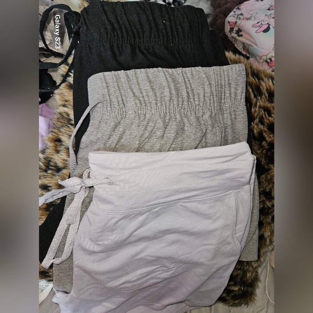 Shorts - Picture 3 of 3